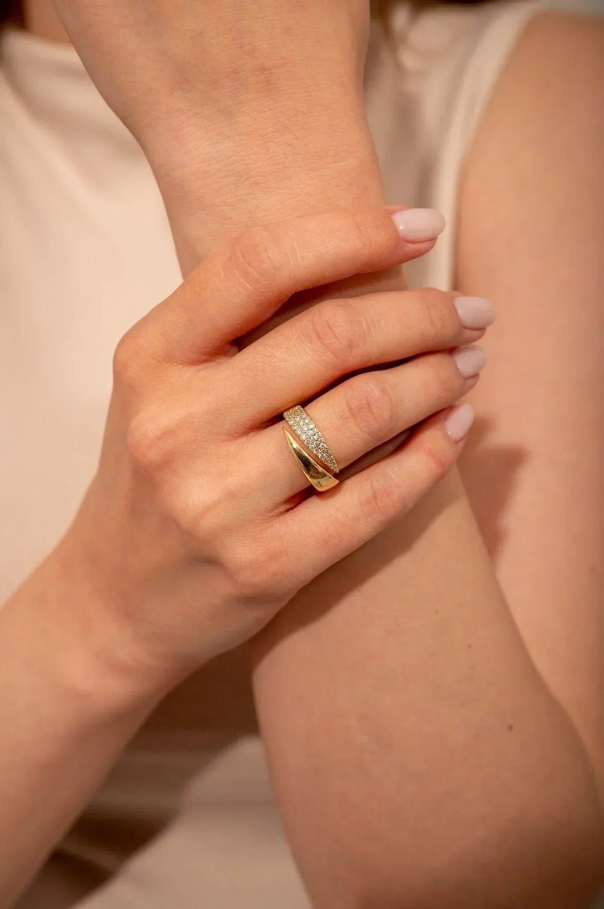 ANILLO CRUZADO | CLAUDIA
